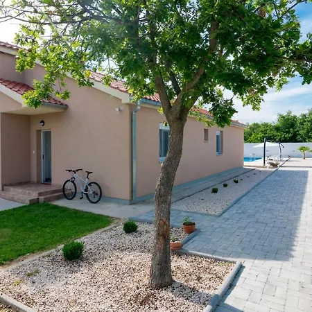 Elo Holiday Home Villa