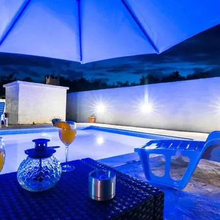 Elo Holiday Home *