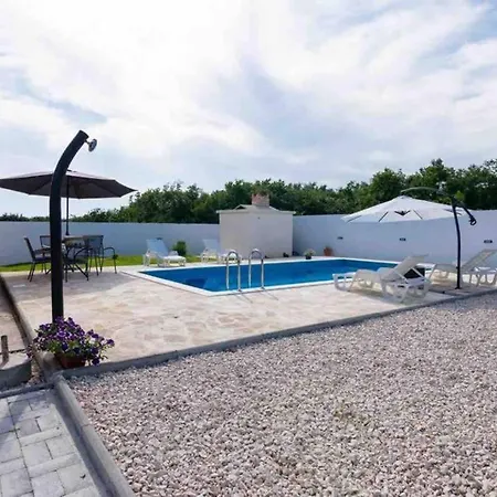 Elo Holiday Home Villa Policnik