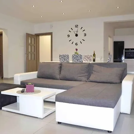 Elo Holiday Home *