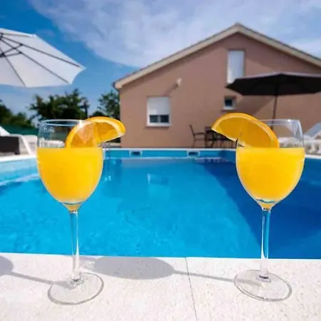 Elo Holiday Home Villa