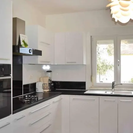 Villa Elo Holiday Home *